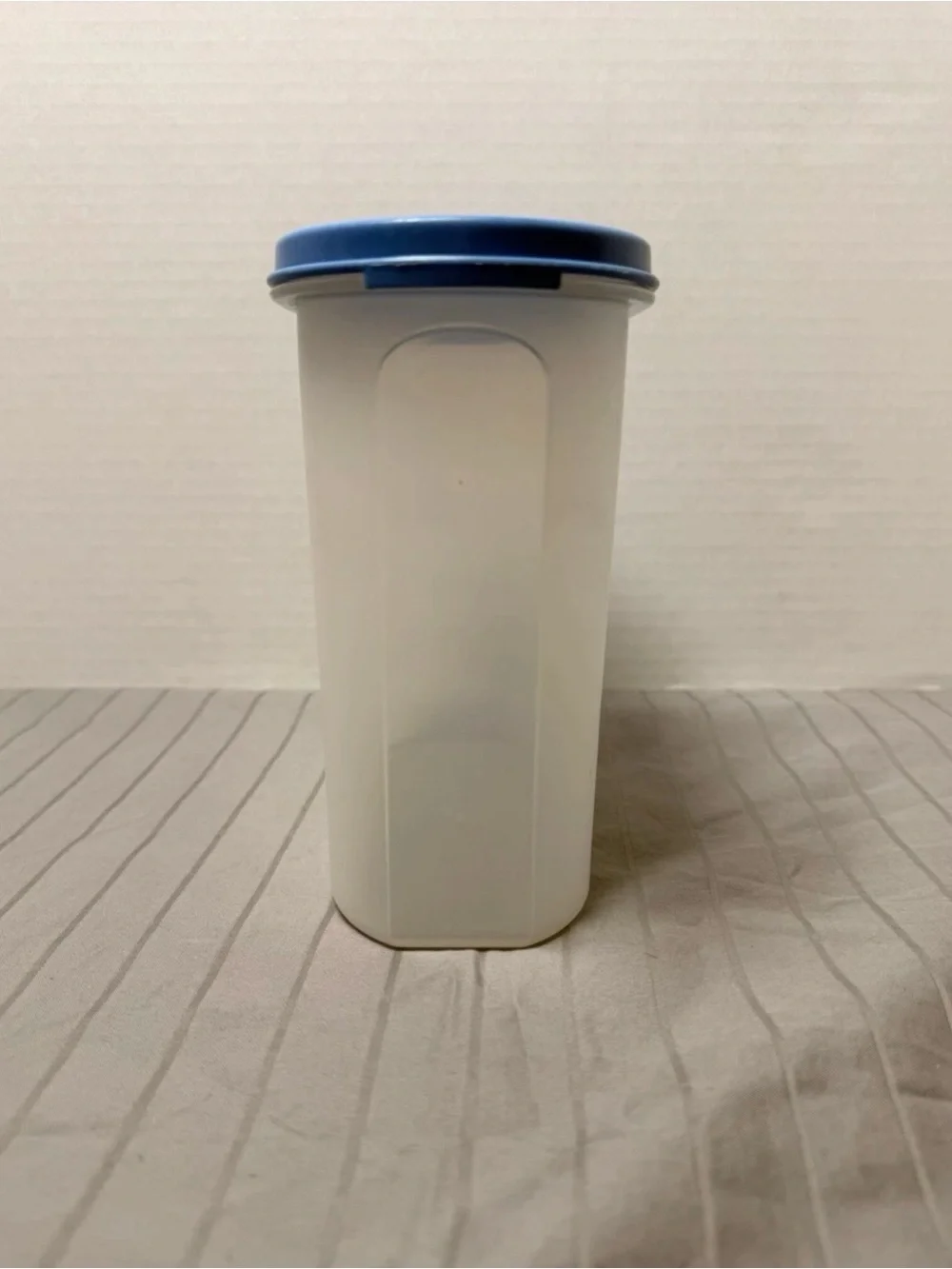 Tupperware Modular Mates Oval #3 Storage Container 1613 & BlueLid 1616 7 1/4 cup